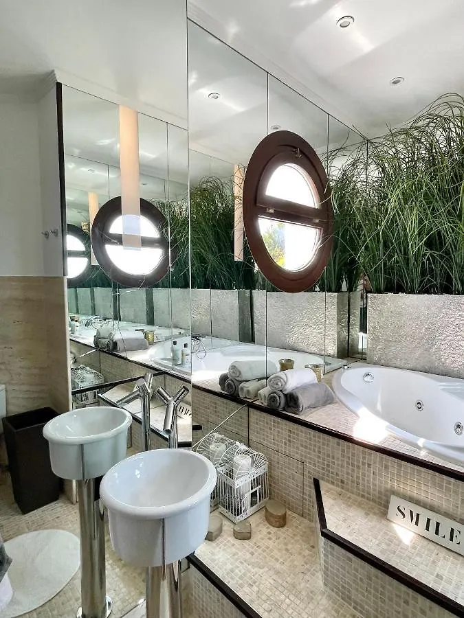 Luxury Sea View Villa In マルベーリャ